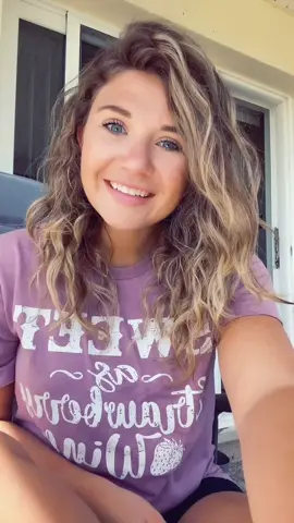 Day 22/30 of not using heat on my hair! Little update: my curls are starting to bounce back! Considering the curly girl method! #fyp #hairtiktok #curl