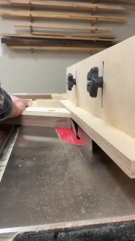 My new favorite jig: the L fence. Perfect lines with a template👌🏼 #VideoSnapChallenge #woodworking #constructiontips #handmade #woodworkcraft
