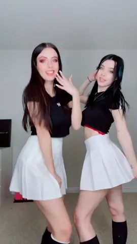 We finally look like twins again👯‍♀️ @laurenxburch #burchtwins #twins
