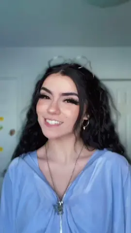 this trend isn’t easy when your hair is frizzy hhahahah