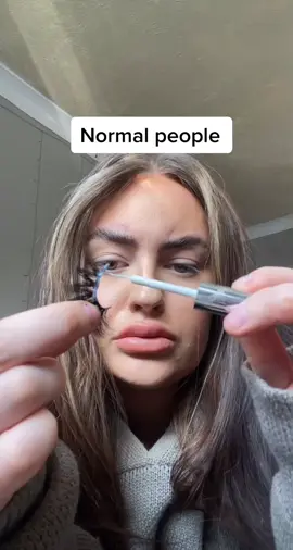 No fuss glue, doesn’t slide on the eye, pops straight on and so easy to apply lashes #eyelashestutorial #eyelinerlashgluepen #lashproblems