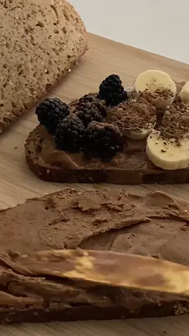 Super Toast with @moonjuice #plantbased #plantbasedrecipes #breakfast #breakfastrecipes #breakfastideas #almondbutter #toast #fruit #moonjuice
