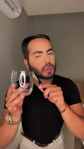 Eu quando pego copo/taça para saber se é de cristal... #fy #fyp