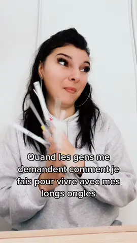 Quand les gens me demandent comment je fais pour vivre avec mes longs ongles... 😂🤷🏻‍♀️ #nails #nailsvideotutorial #prothesisteongulaire #pourtoi