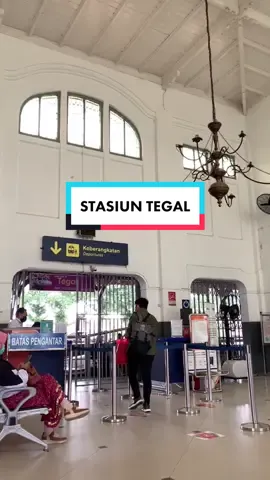 Siapa yang punya banyak kenangan di Stasiun Tegal ini? #infotegal #stasiuntegal #fyp