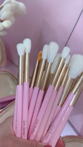 Out Goat hair brush set is a MUST have😍 These 15 brushes are all you need, available on dollbeauty.com 💕✨ #dollbeauty #dollbeautylashes #brushes