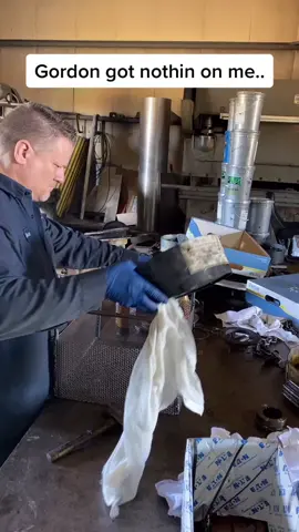 #gordonramsay #mechanic #dieselmechanic #transmission #gearman #truck #trucker #kenworth #tool #shoptools #peterbilt