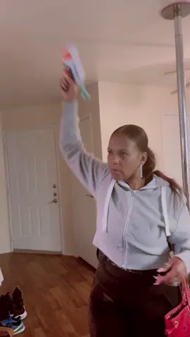 So I hope my mom is on your FYP. Y’all think she looks like Lisa Raye? #coming2america#ontherunway #playersclubmovie #skit