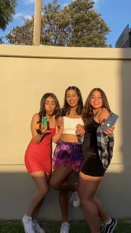 The quickest way to get dressed #fyp #foryoupage #funny #GlowUp #euphoria #makeup