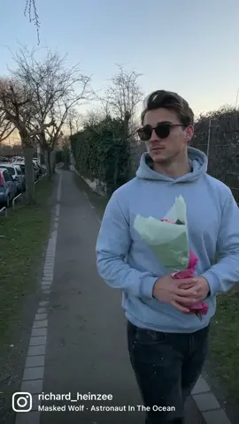Wann habt ihr das letzte mal eurer Freudin Blumen geschenkt ? 💐✨#fyp