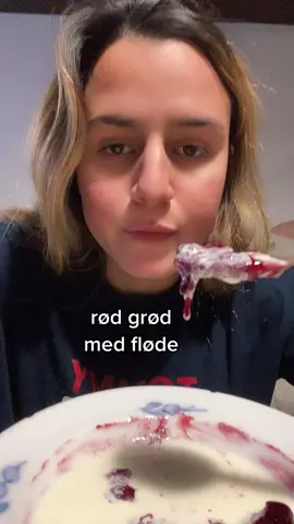 Jeg kan ikke lade det gå til spilde 🙌🏽 #rødgrødmedfløde