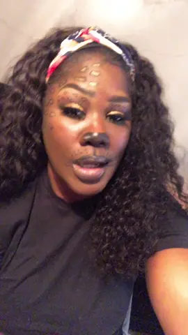 The conversation on the phone while doing my makeup 😩