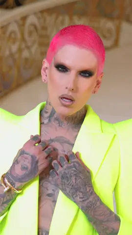 That hair was dead... BUT BITCH I’M ALIVE 💖  #jeffreestarcosmetics #jeffreestar #pinkhair #makeup