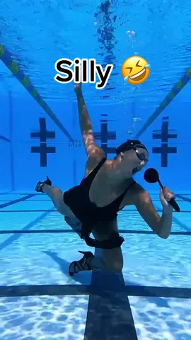 Do u do this in a POOL too?😂 #underwater  #underwatertiktok #sillyvideos #funnyvideo #funnygirl