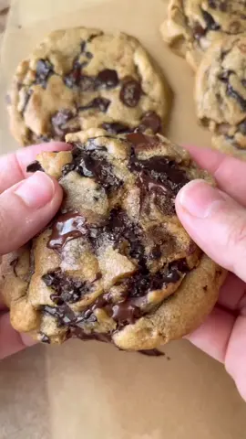 🍪 Did you know you can make Chocolate Chip Cookies in the Air Fryer? 🙌🏻 #gimmedelicious #recipes #foodtiktok #tiktokfood #airfryer #fyp