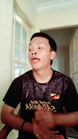 naaa niga ayak bercerita lok....so kala bakanyak kini hahhaha 😁😂😂😂😂#duet #tiktokkersSarawak #fyp #sheare #viral #funnyvideos