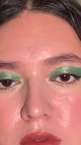 green + glitter >> #makeup #fyp #4u #editorialmakeup #makeuptutorial #maquillaje #foryou #parati