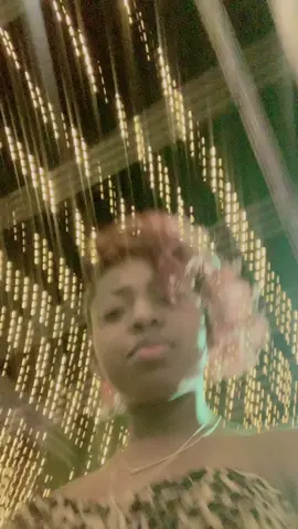 cuz im bad asf 😍 #pretty #RayBanElevatorDance #PlantersTrickShot