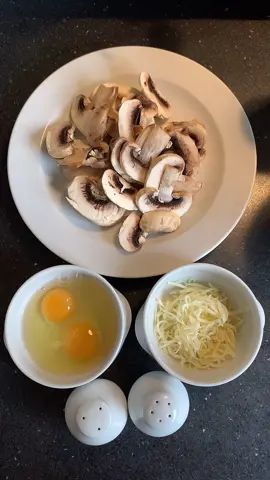 Mushroom & Eggs Omellete #omelette #mushroom #cheese #egg #breakfast #unniskitchen #foryou #morgenmad #almusal #fyp #whatieatinaday #EasyRecipes