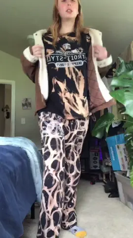 Gonna run some errands 🤓✨😃 #comfy #bitch #fyp #bleachdye #imtoasted #thrifted #bleachdye #imhungry