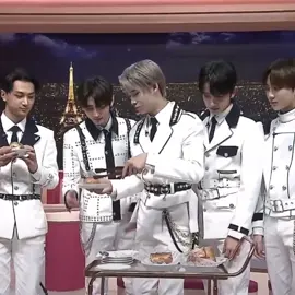 LOOK AT HOW NI-KI SERVED HIS HYUNGS FIRST #enhypen #engene #heeseung #jay #jake #sunghoon #sunoo #jungwon #ni_ki