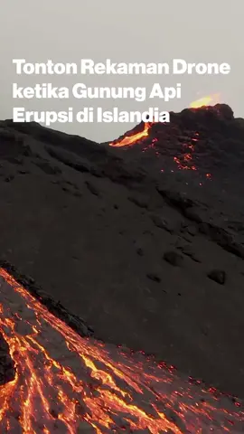 Gunung Fagradalsfjall meletus untuk pertama kalinya setelah 800 tahun tidak aktif. | 📹 Bjorn Seinbekk via Storyful #viceindonesia #volcano #iceland