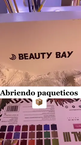 Abriendo paquetes 📦 📦📦 #abriendopaquetitos #abriendopaquetes #abriemdopaquetes #viral #foryou #fyp #tiktokpaque #boxy #YasClean #FindYourCore #make