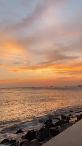 Có ai đã từng lỡ hẹn với hoàng hôn Vũng Tàu chưaaa???  #sunset #chill #lankhapvungtau #vungtau