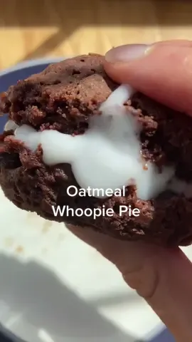 I am once again asking you to stop sleeping on oatmeal !! #vegan #healthyrecipes #oatmeal #oats #baking #bakedoats