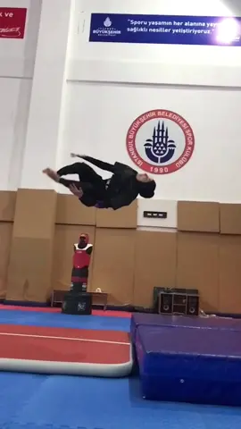 Taklaya geldim 😂 #evdeegzersiz #sport #side #taekwondo #freestyle #cehennem #givesyouwings #projectpro #ibbsk #redbull