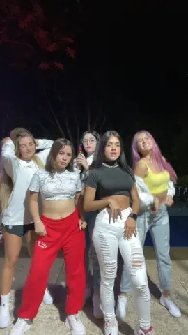 Holi❤️ @oficial_mav @danielaarangoa @pavlovacharpentier @kleimoraa #medellin #colombia