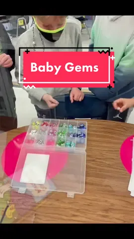 #babygems #deskgems#deskpets #teachersoftiktok #schooloffisch #teachertip #iteach3rd #teachertlife