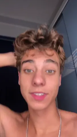 que odioooooo eu vi errado e ainda fiquei mais 1 minuto falando sozinho com a câmera