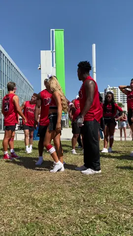FIOFMU❤️🐶🖤 #navarrocheer #fiofmu @thetyjohnsonn99 @thejaykendrick_