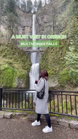 #multnomahfallsoregon #multnomahfalls #waterfalls #oregontravel #pnw #pnwroadtrip ⛰🌲✨