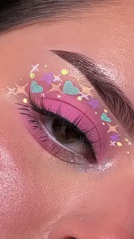 💖in luv with pastels 💖#pastelmakeup #kawaiimakeup #graphiclinertutorial #graphicliner #pasteleyeliner