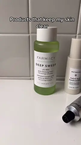 I’m a simp 🥵 #salicylicacid #farmacybeauty #naturiumskin #azelaicacid #retinoids #licensedesthestician #clearskintips #skincareactives