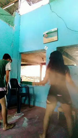 Jajaja cuando una quiere bailar lse cae el celular #tiktok #viral #parati #compartir #selva #explosión #algoritmoamazonico