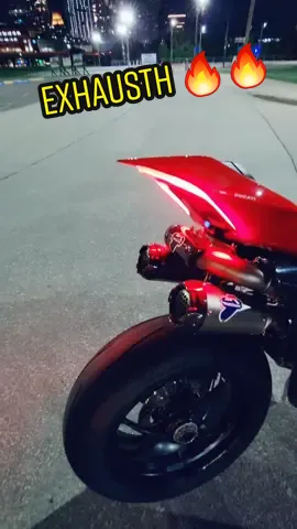 Beware headphone users, still the video doesn't do justice to that throaty fire breather 🔥🔥 🐲   #ducati #v4s #panigalev4 #superleggera #fullexhaust