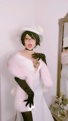 the hat fell right on beat tho 😳 its a paid actor #bayonetta #idk #fyp #bayonettacosplay