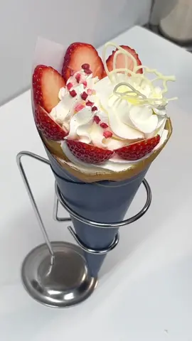 パティシエさんが作るいちごショートクレープ🍓 #YouTubeにロングverの動画があります