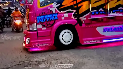 mba pink nya Bandung...#berkahramadhan #ramadhan2021 #truklovers #trukmaniaindonesia #truk_oleng #truckerlife #truckvideos #truckdrivers #ramadhanrace