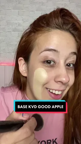 #testedapudim De 0 a 10 qual sua nota pra essa base ? 💕 A minha: 9 !! #kvdbeauty #kvdgoodapple #makeup #maquiagem #makeuptest #humor #resenha #trend