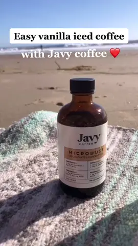The Perfect Coffee on the go 💯👌 📽@jessxbailey #coffee #javycoffee #coffeelover #foryoupage #beach #outdoorcoffee #coffeeonthebeach #icedcoffee