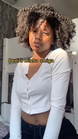 Exagerada essa miúda @feliciasanda14 😂🤚🏽 #meninapreta #blackgirlmagic #trend