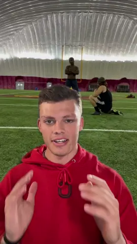 Do you guys think @deestroying deserves a shot at the league? #greenscreen #greenscreenvideo #deestroying #nfldraft #football #nfl #fyp