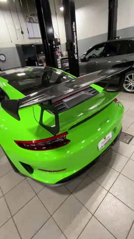 There’s a Lizard in the shop! 🦖 The Lizard Green #Porsche 911 GT3 RS. #cars #fyp #supercars