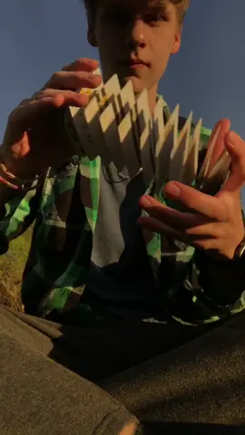 golden hour cardistry☀️✌️ #IFeelWeightless #cardistry #soothing #goldenhour #woah #skill #talent #foryou