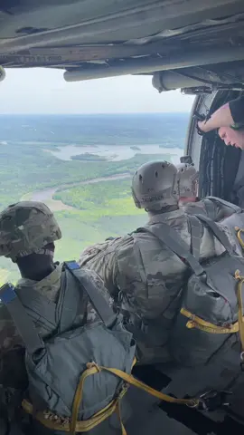 1500 feet straight down. #paratrooper #fyp #paratrooperairborne #military #AATW #uh60 #uh60blackhawk #army #airborne #staticlinejump #MC6