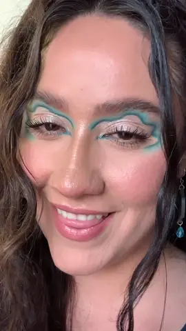 Eyes blue 🌊💙 #makeupartist #realskin #nofiltermakeup #blueeyeshadowlook #SayQuayNotKway